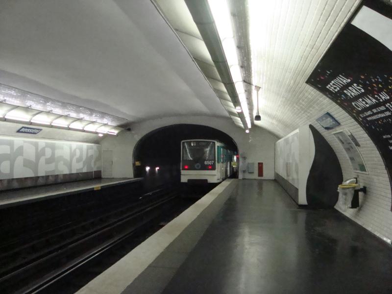 Métropolitain, station Boissière, Paris 16e