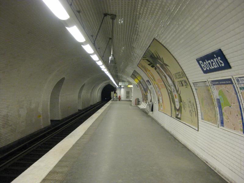 Métropolitain, station Botzaris, Paris 19e