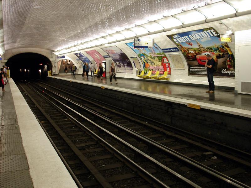 Métropolitain, station Alexandre-Dumas, Paris 20e