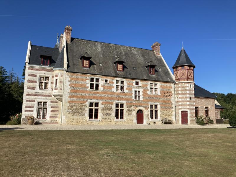 Château, Mirville