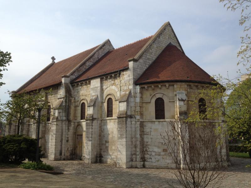 Ancienne léproserie de Saint-Julien-le-Chartreux