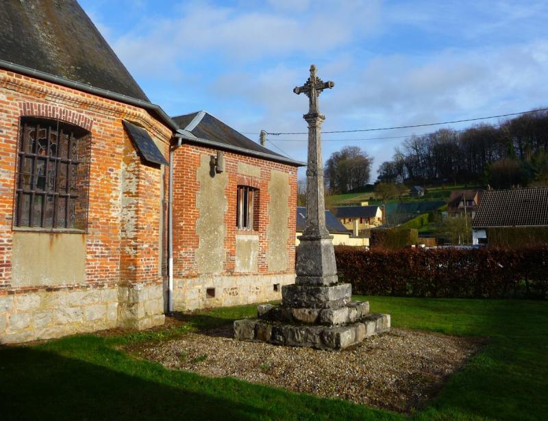 Croix en pierre de l'ancien cimetière, Saint-Germain-des-Essourts