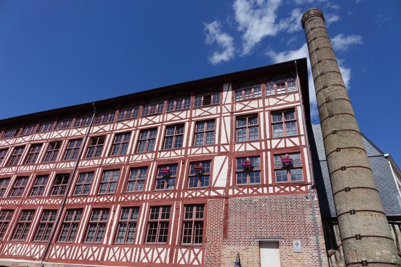 Filature, tissage et usine d'apprêt des étoffes de laine Petou, puis Sevestre, puis Bellest, puis Bellest Clarenson et Lebret SA, puis Clarenson., Elbeuf