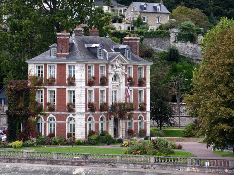 Ancienne maison de Caumont, actuellement mairie, Rives-en-Seine