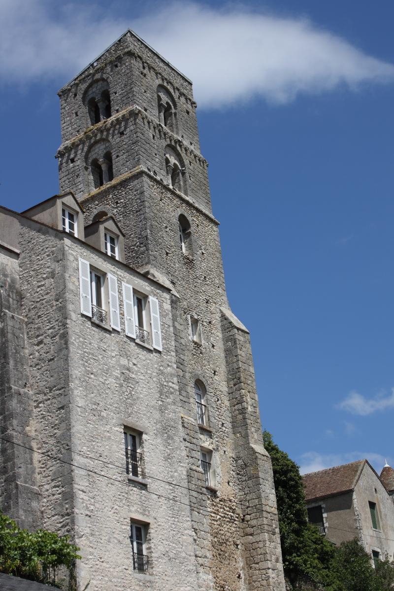 Tour de Saint-Thugal, Château-Landon