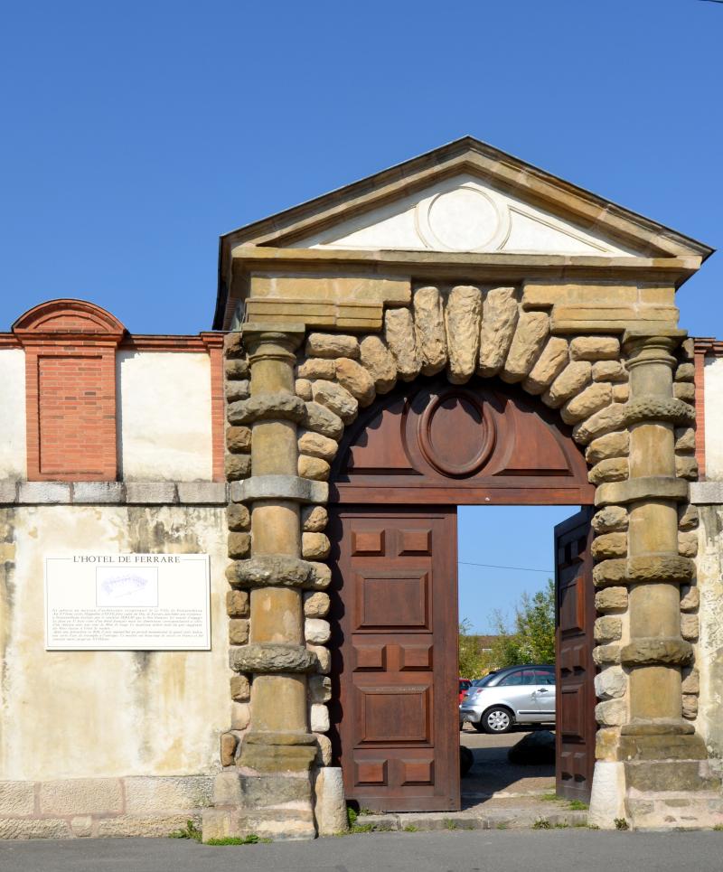 Caserne Boufflers et ancien hôtel de Ferrare