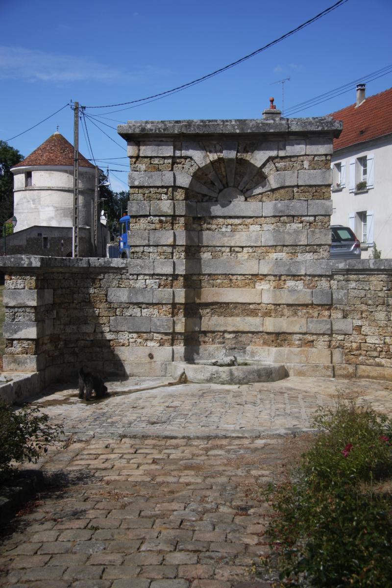 Fontaine et abreuvoir, Mauperthuis