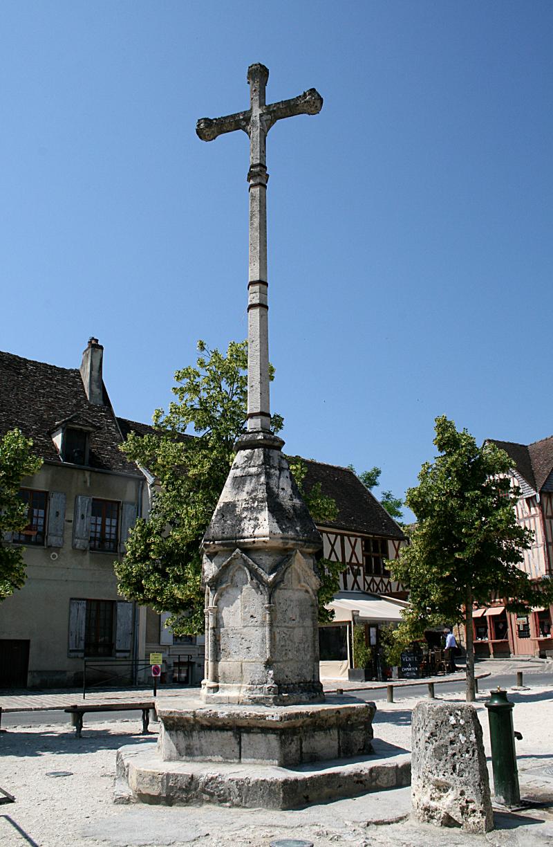 Socle de croix, Provins