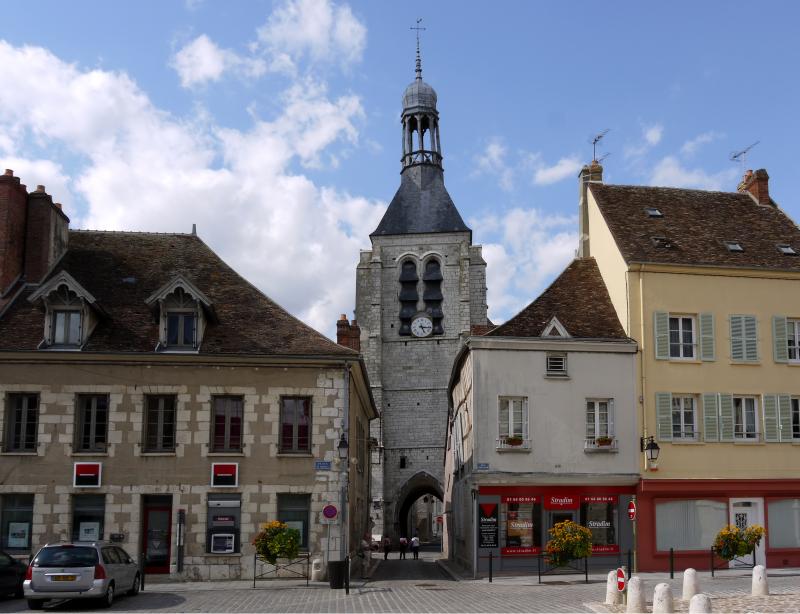Tour Notre-Dame-du-Val et immeuble contigu, Provins