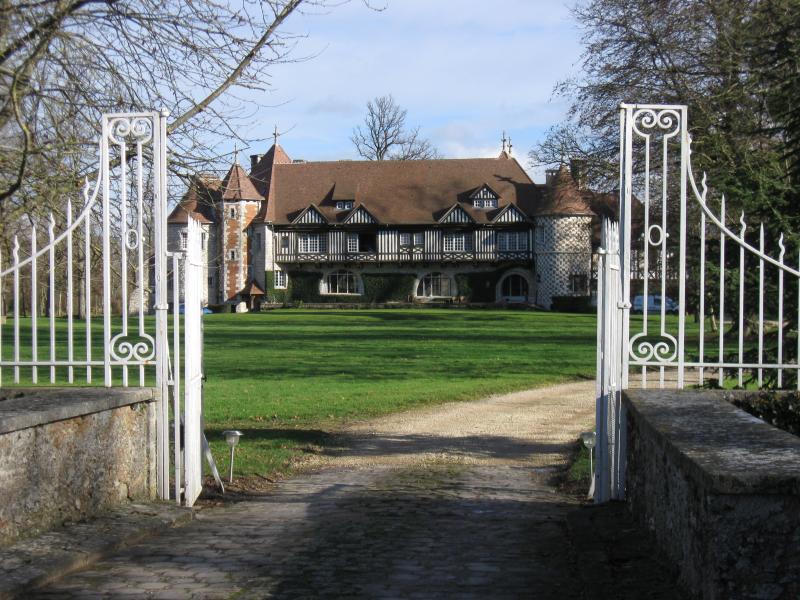 Manoir de Beaumarchais, Les Chapelles-Bourbon