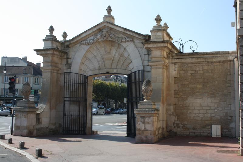 Portes, Maisons-Laffitte