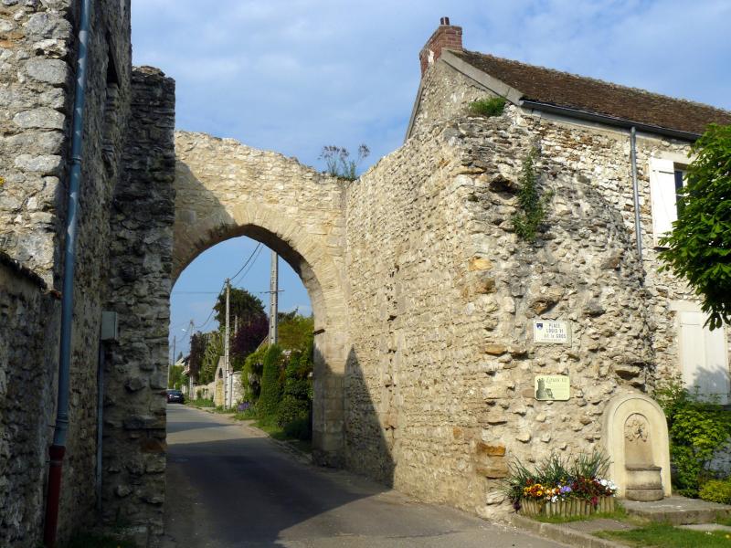 Porte de Bretagne, Montchauvet