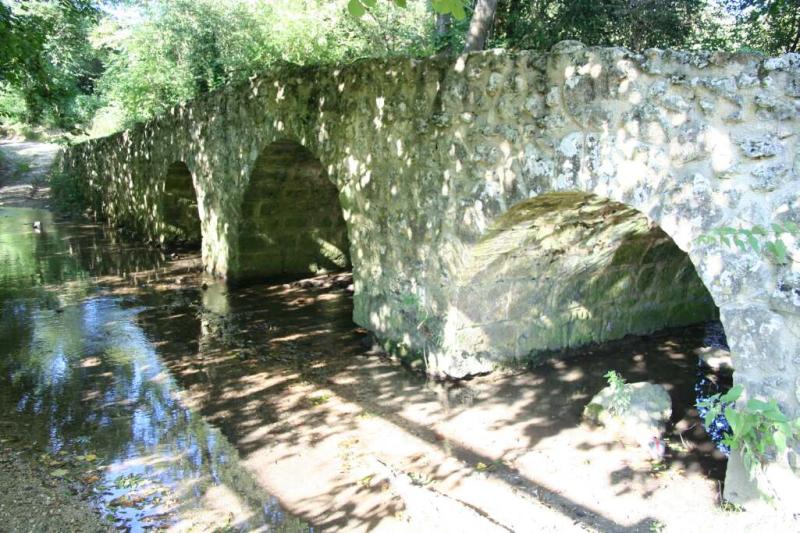 Pont de l'Arche, Montchauvet