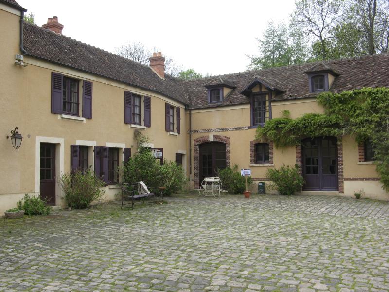 Ancien moulin de Villeneuve, maison de campagne d'Elsa Triolet et de Louis Aragon