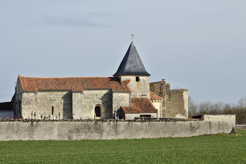 Eglise Sainte-Radegonde, Les Fosses