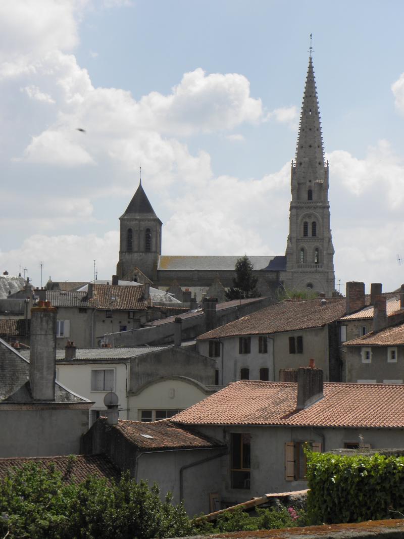 Église Saint-Laurent, Parthenay