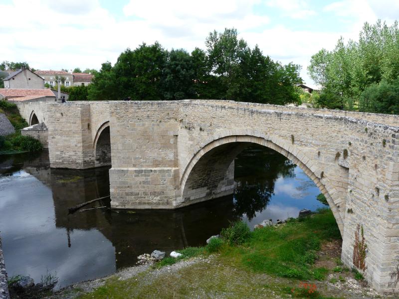 Pont sur le Thouet, Saint-Généroux
