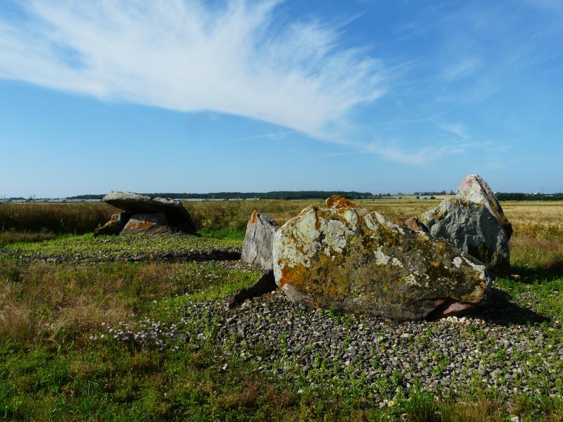Deux menhirs, Saint-Léger-de-Montbrun