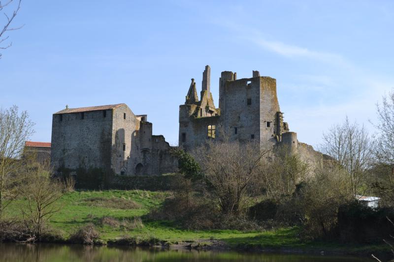 Château, Glénay