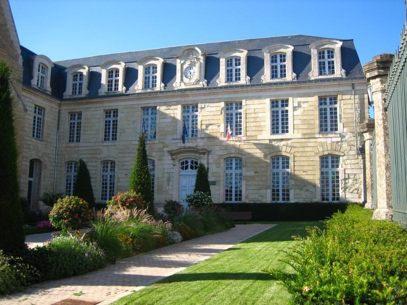 Hôtel de ville, ancienne abbaye Saint-Laon, Thouars