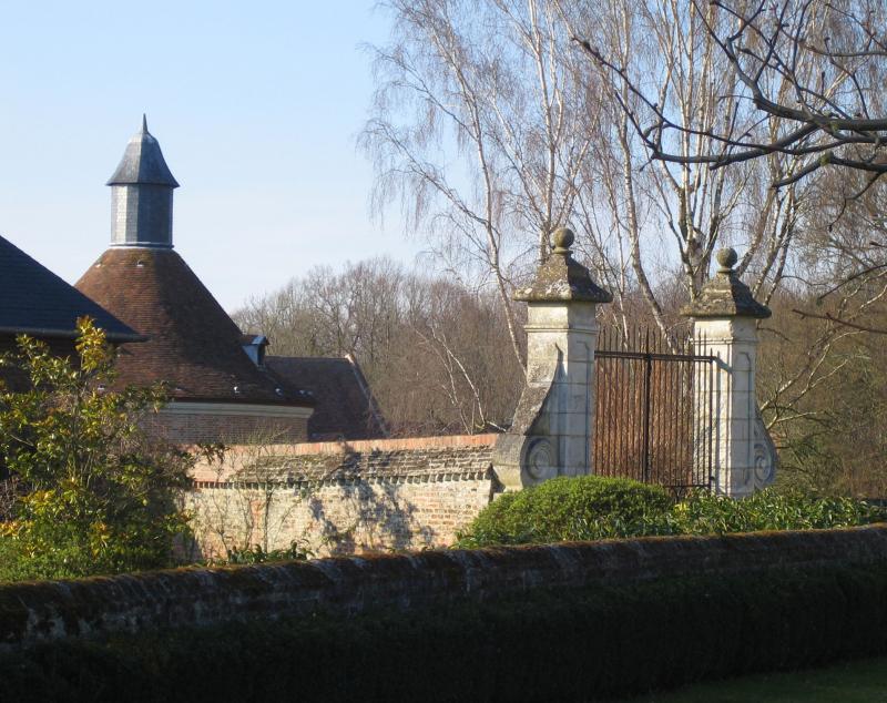 Château, Frucourt