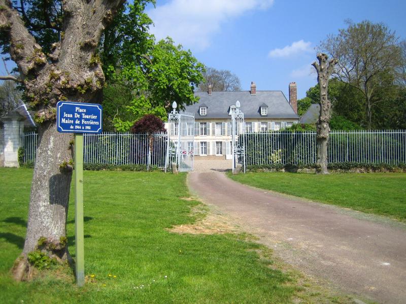 Château, Ferrières