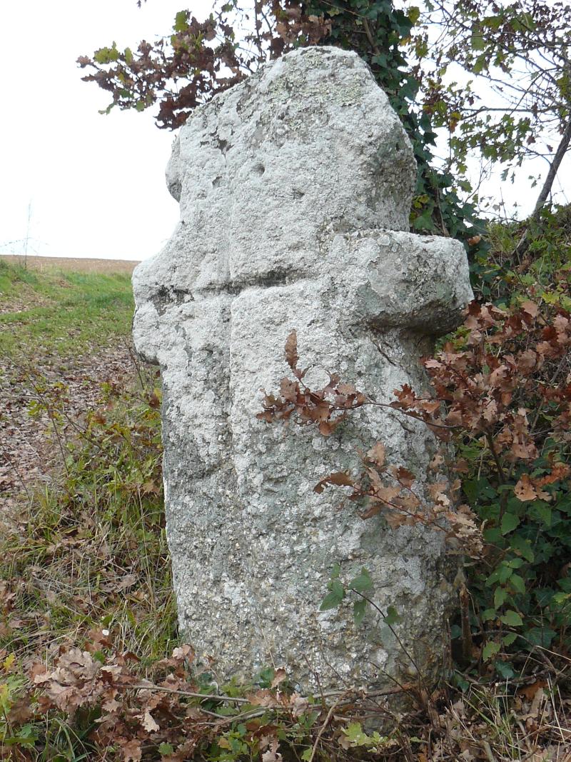 Menhir dénommé la Croix de Salvetat