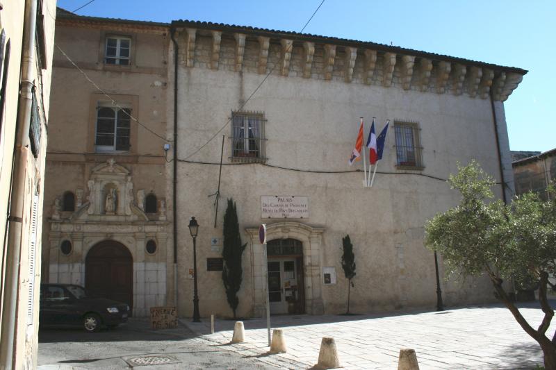 Ancien Palais des Comtes de Provence, actuellement musée du pays brignolais, Brignoles