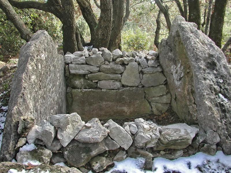 Dolmen des Riens, Mons