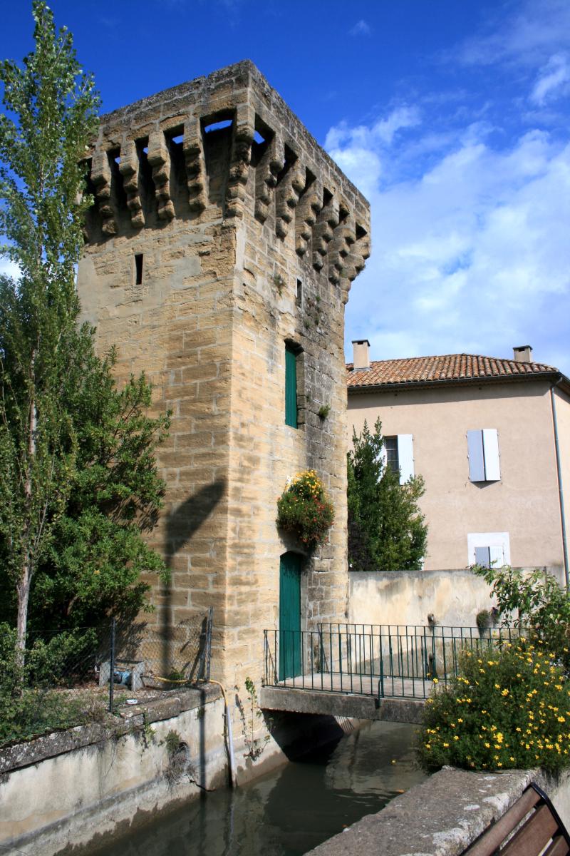 Fortifications de la ville, Courthézon