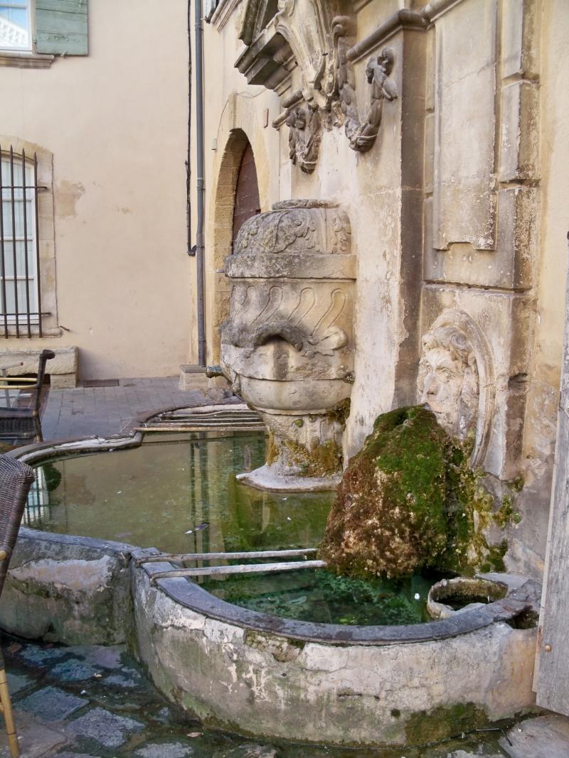 Fontaine publique, Lourmarin