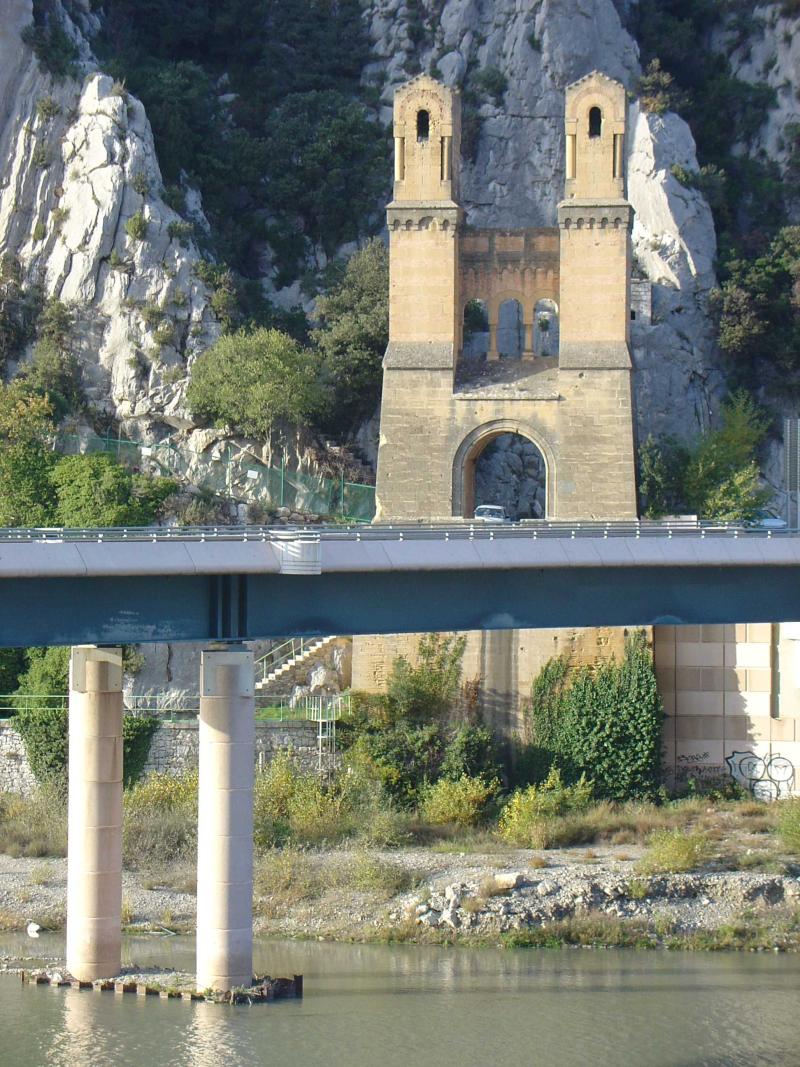 Ancien pont suspendu de Mirabeau, Mirabeau