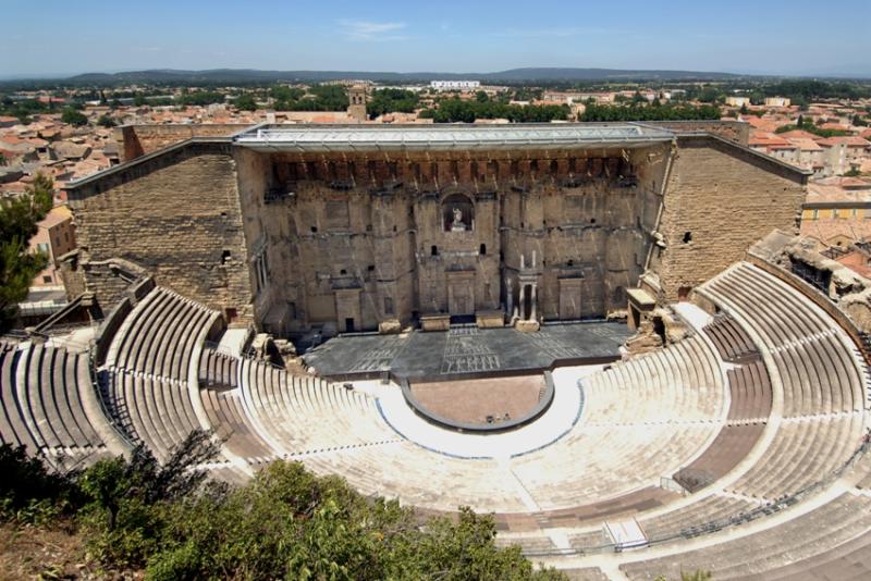 Amphithéâtre (temple dans un hémicycle précédé d'un nymphée), Orange