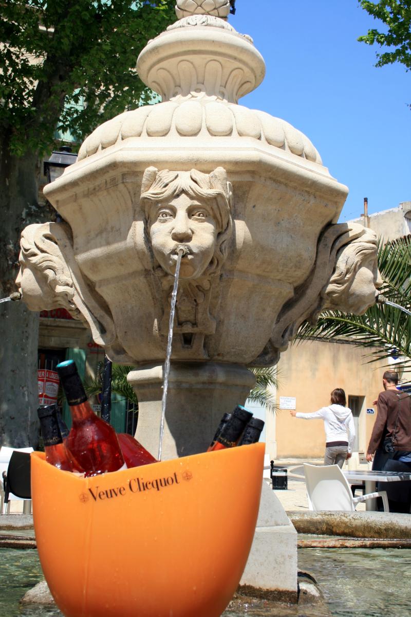 Fontaine publique, Orange