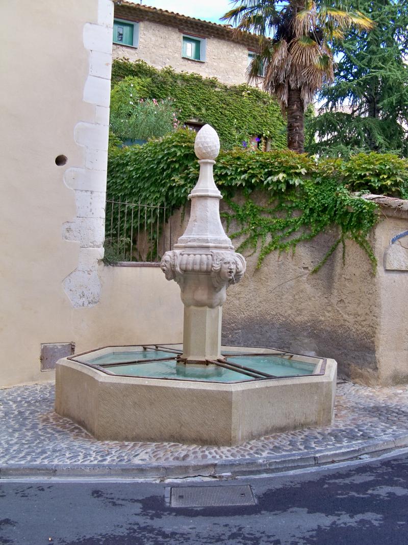 Fontaine de l'Hôpital, Pernes-les-Fontaines