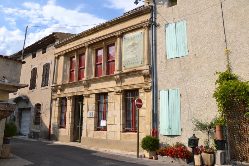 Immeuble, Sainte-Cécile-les-Vignes