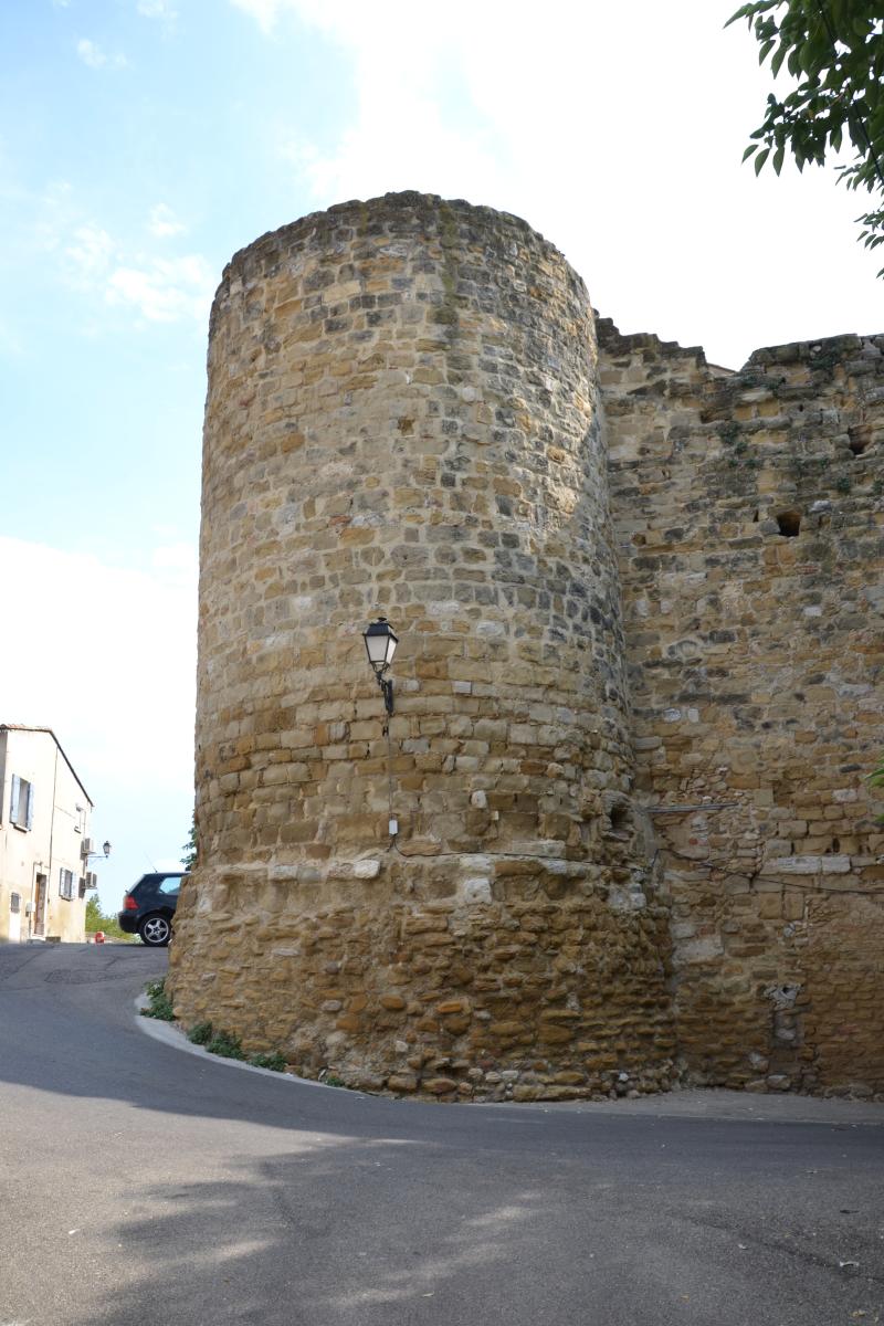 Tour et remparts attenant, Sarrians