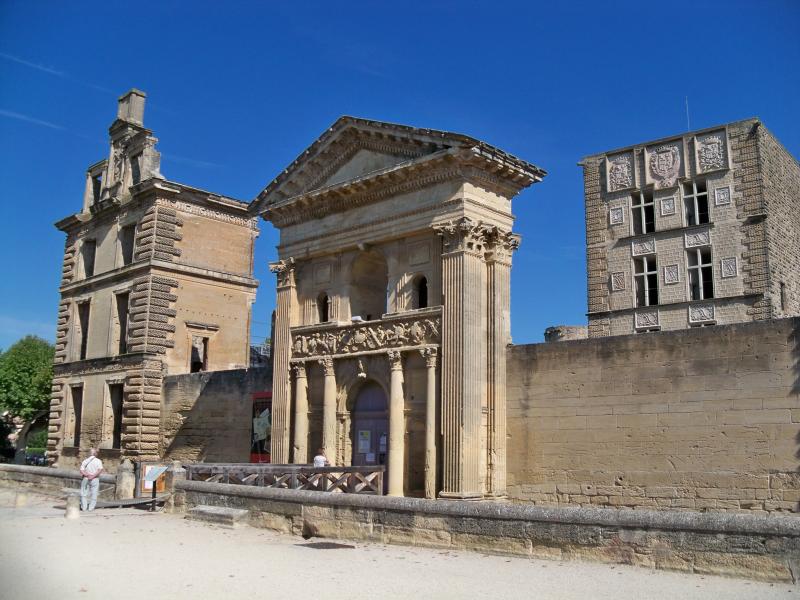 Château, La Tour-d'Aigues
