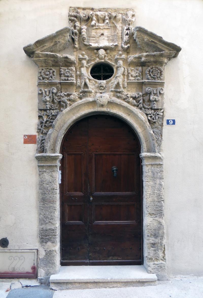 Maison noble, La Tour-d'Aigues