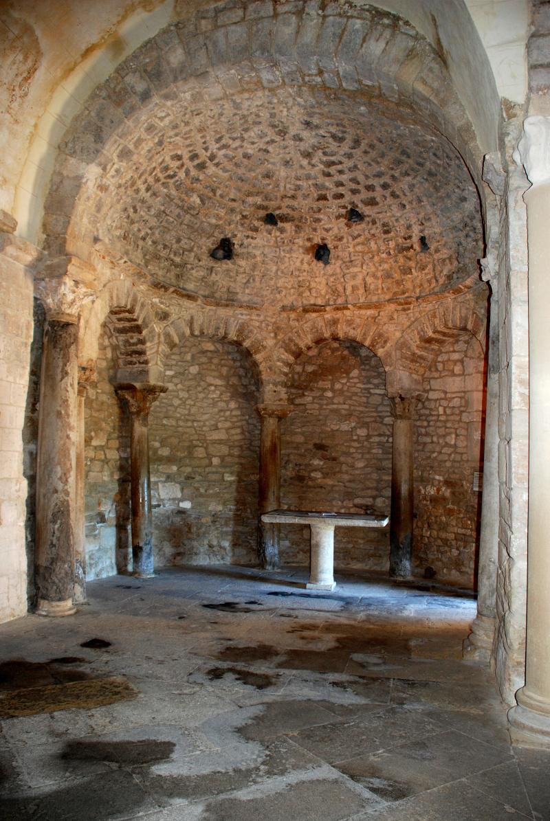 Baptistère (actuellement église funéraire épiscopale de forme quadrilobée, appelée à tort), Venasque