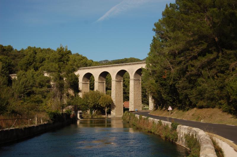 Pont-aqueduc de Galas (ouvrage d'art du canal de Carpentras), Fontaine-de-Vaucluse