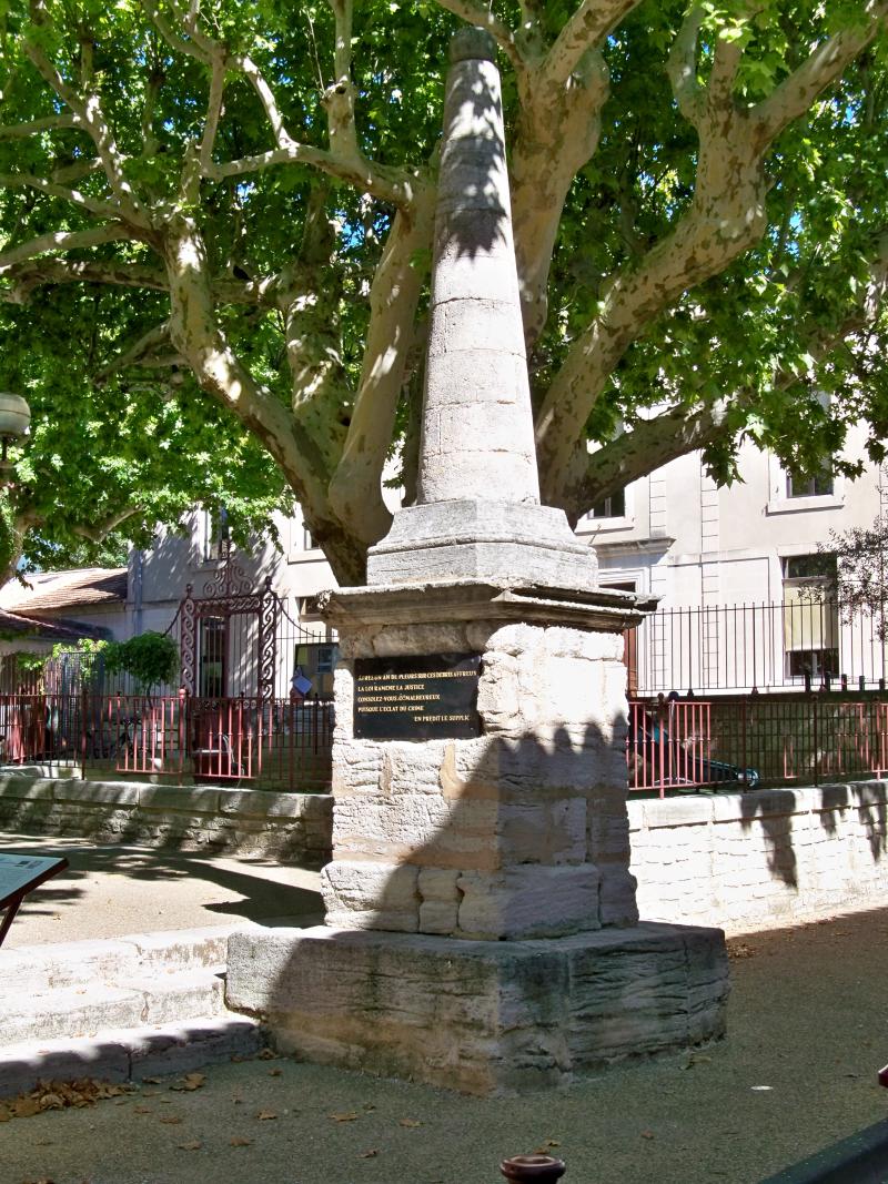Monument commémoratif aux victimes de la Révolution, dit aussi la pyramide, Bédoin