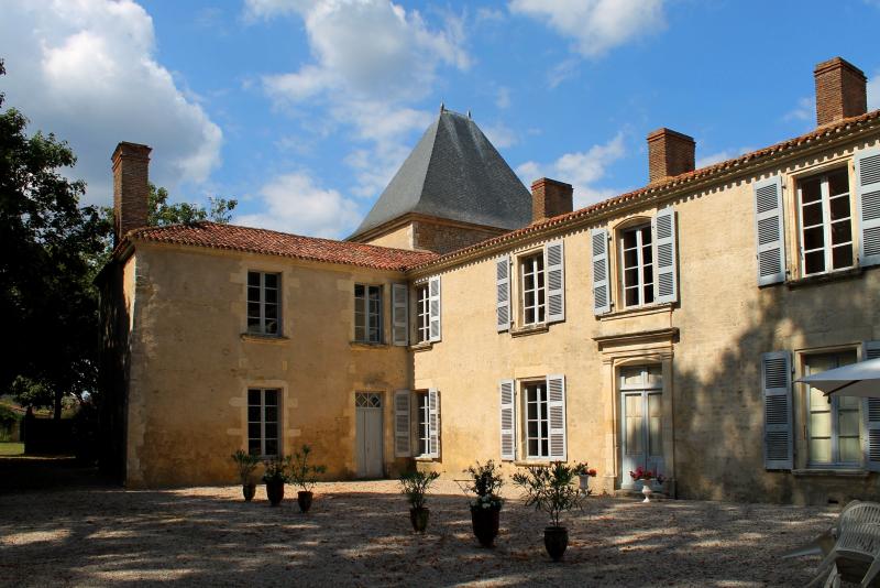 Château, Bessay