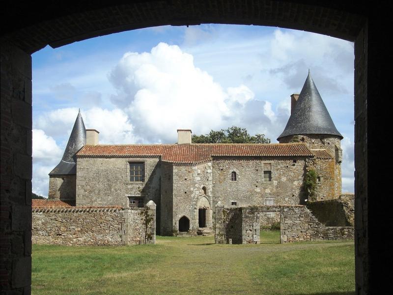 Manoir de la Grève à l'exclusion des dépendances, Saint-Martin-des-Noyers