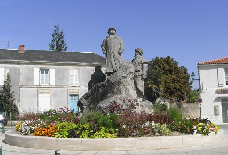 Monument à Georges Clemenceau, Sainte-Hermine