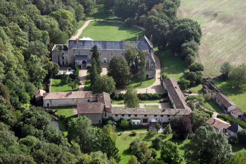 Ancienne abbaye du Pin, Béruges