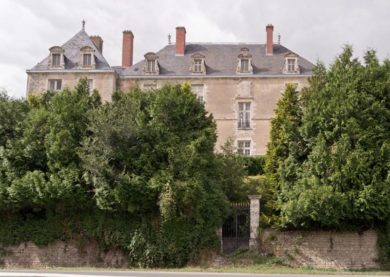 Château de Rochemaux, Charroux