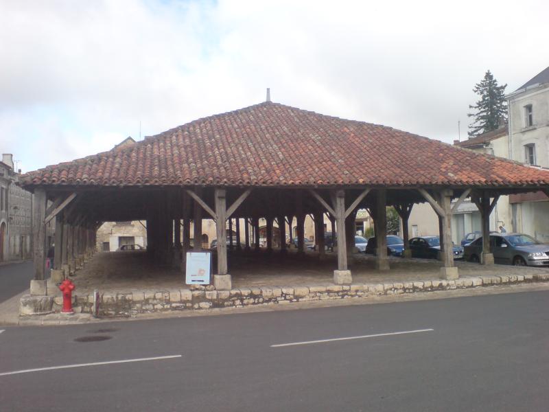 Vieilles halles, Charroux