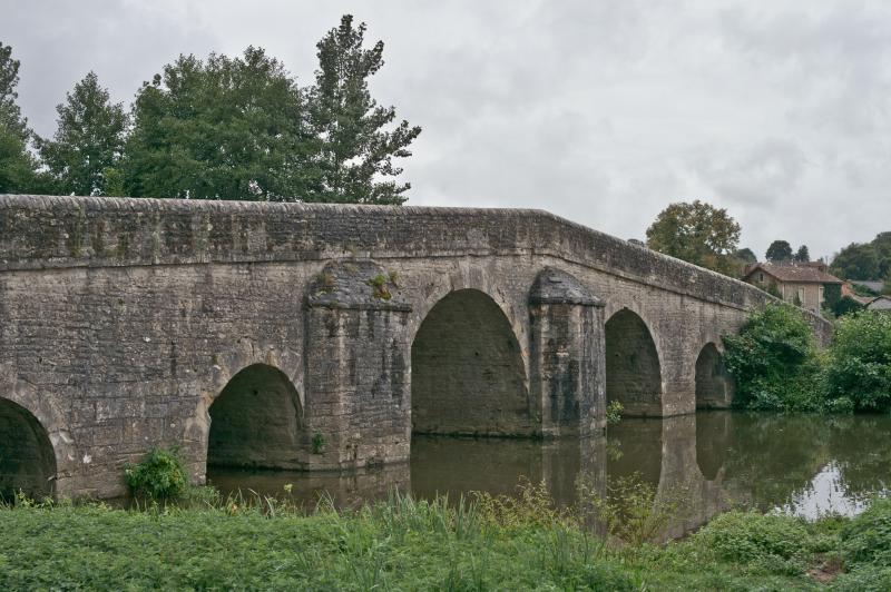 Vieux pont sur la Charente, Chatain
