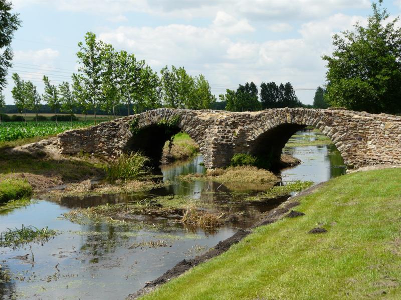 Pont gallo-romain dit Pont de la Reine-Blanche, Curçay-sur-Dive